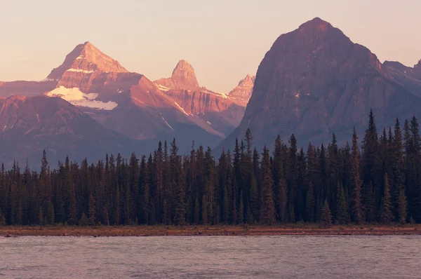 Montagnes canadiennes pittoresques — Photo