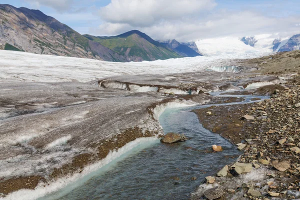 Kennicott 氷河、アラスカ州の湖 — ストック写真