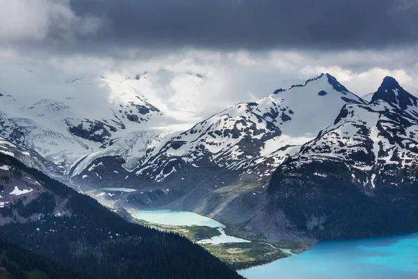 Caminhada no Lago Garibaldi, Canadá . — Fotografia de Stock