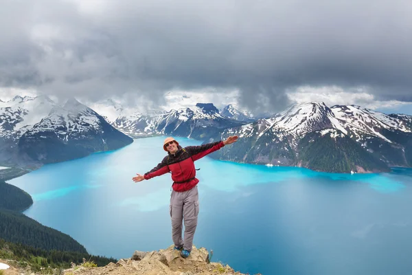 Hiker on Garibaldi Lake, Canada — Stock Photo, Image