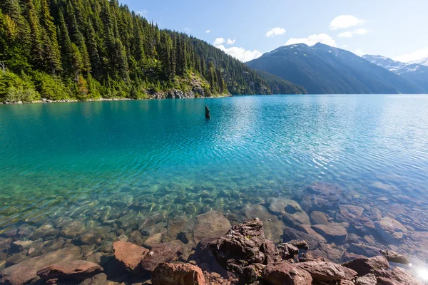 Vaellus Garibaldi järvellä, Kanada . — kuvapankkivalokuva