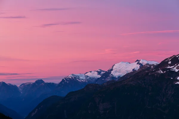 Malerischer Sonnenuntergang in den Bergen — Stockfoto