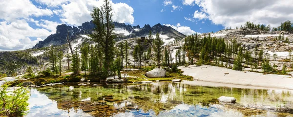 Mooie Alpine lake, Verenigde Staten — Stockfoto