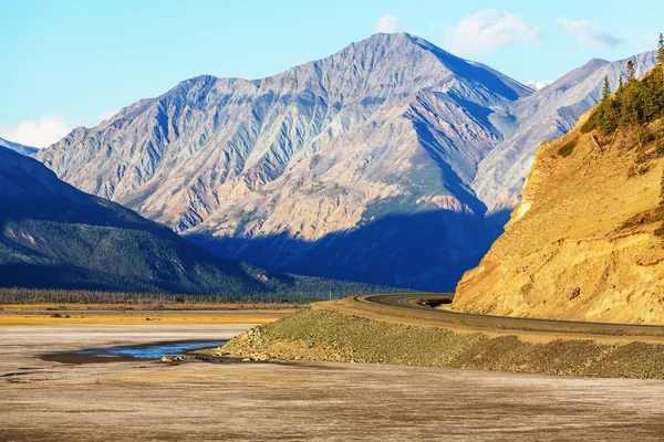 Picturesque Canadian mountains — Stock Photo, Image