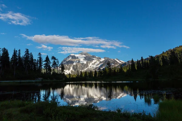 画像を湖と山 shuksan — ストック写真