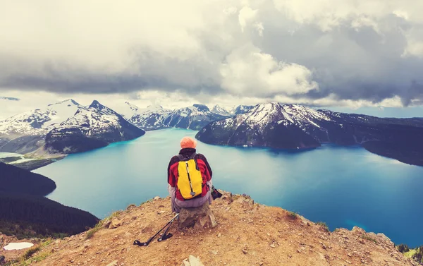 Caminata en el hermoso lago Garibaldi —  Fotos de Stock