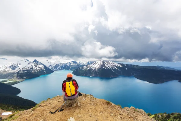 美しいガリバルディ湖をハイキングします。 — ストック写真