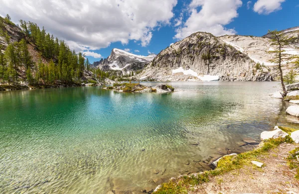 Gyönyörű alpesi tó, Amerikai Egyesült Államok — Stock Fotó