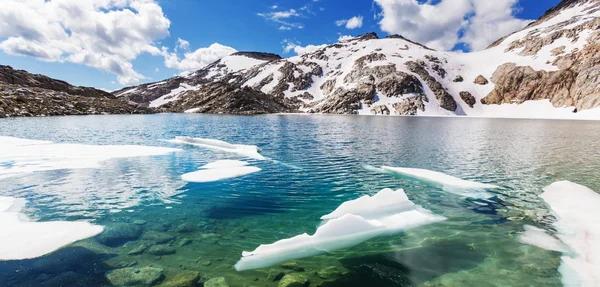 Mooie Alpine lake, Verenigde Staten — Stockfoto