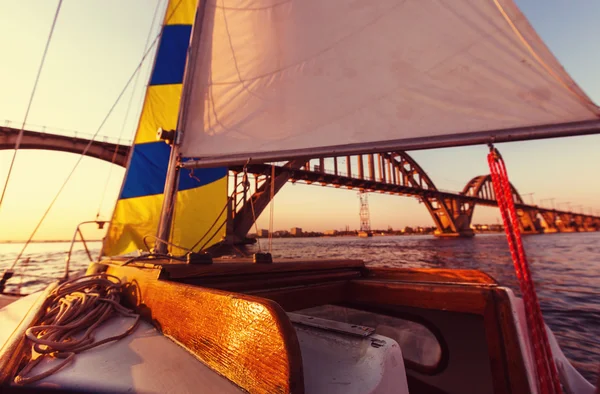 Sailing yacht on big river — Stock Photo, Image