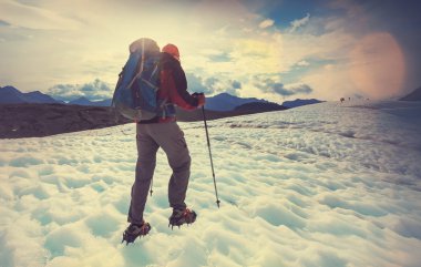 Adam Kennicott buzul hiking
