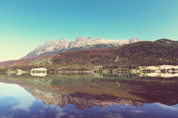 Vackra sjön i Kanada — Stockfoto