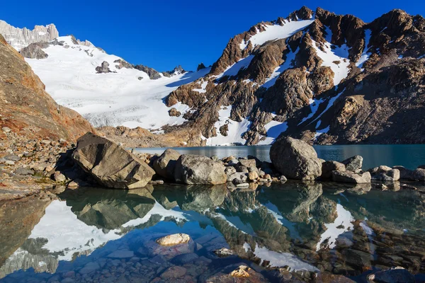 Lago Montanhas na Patagônia — Fotografia de Stock