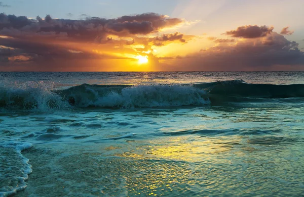 Coucher de soleil panoramique sur la mer — Photo