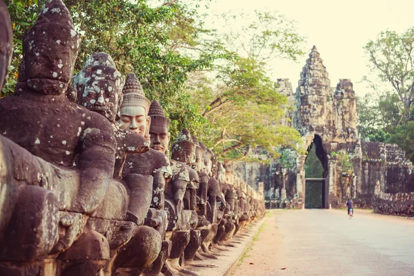 Antik Khmer uygarlık kalıntıları 