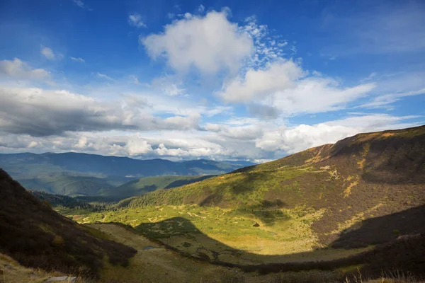 Karpatya dağlarında güzel doğal manzaralar