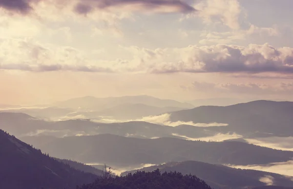 Die Silhouette Der Berge Bei Sonnenaufgang Schöner Natürlicher Hintergrund — Stockfoto