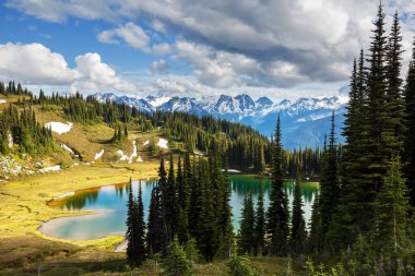 Image Lake and Glacier Peak in Washington, ABD