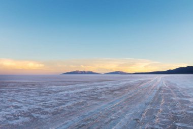 Alışılmadık doğal manzara Salar de Uyuni, dünyanın en büyük tuz dairesi, Bolivya