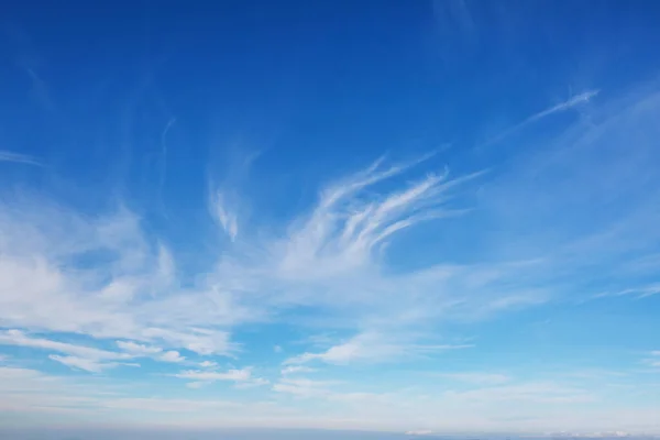 Zonnige Achtergrond Blauwe Lucht Met Witte Wolken Natuurlijke Achtergrond — Stockfoto