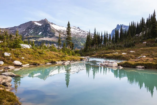 Lac Sérénité Dans Les Montagnes Saison Estivale Beaux Paysages Naturels — Photo