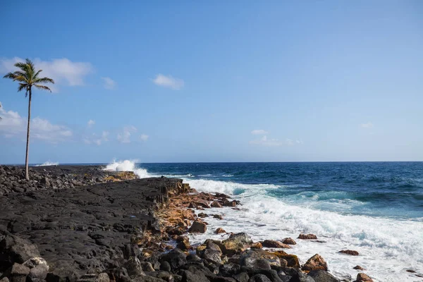 Csodálatos Hawaii Strand Hullám Óceán Vulkanikus Láva Partján — Stock Fotó