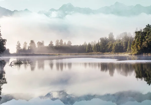 美しい自然景観 ニュージーランド マセソン湖のクック反射 — ストック写真