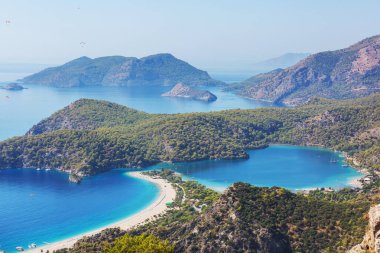 Türkiye 'nin güzel deniz kıyıları. Lycian yürüyüşü boyunca şaşırtıcı doğal manzaralar..