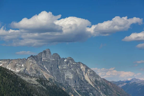 Pintoresca Vista Montaña Las Montañas Rocosas Canadienses Temporada Verano —  Fotos de Stock