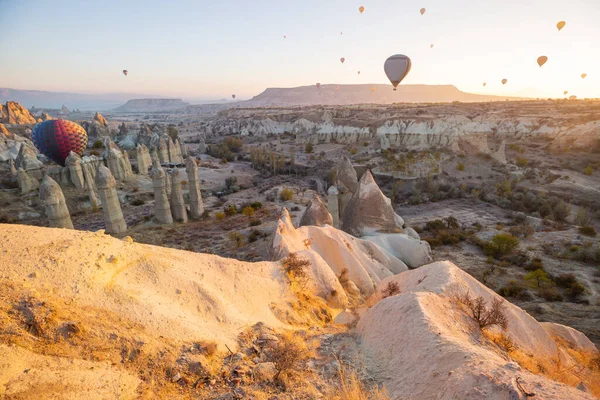 Barevné Horkovzdušné Balóny Národním Parku Goreme Cappadocia Turecko Slavná Turistická — Stock fotografie