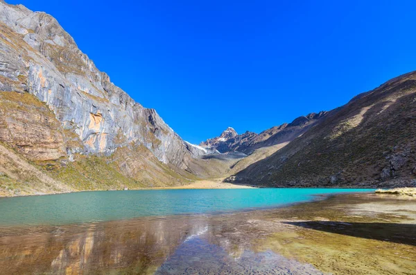 南美洲科迪勒拉布兰卡美丽的山区景观 — 图库照片