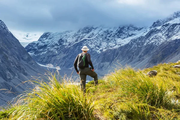 Caminhante Belas Montanhas Perto Mount Cook Nova Zelândia Ilha Sul — Fotografia de Stock