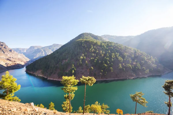 トルコの湖 美しい山々の風景 — ストック写真