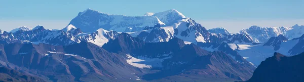 여름에 알래스카의 피카소 눈덮인 바위투성이 우리들 — 스톡 사진