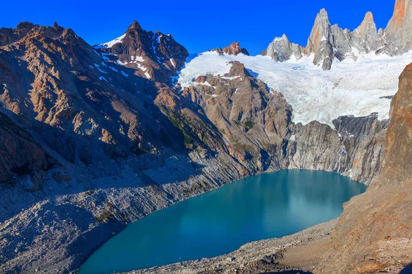 パタゴニアの美しい山の風景 アルゼンチン 南アメリカに山の湖 — ストック写真