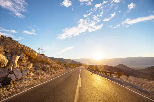 Scenic Road Mountains Travel Background — Stock Photo, Image