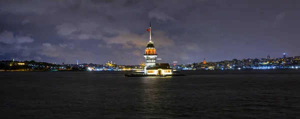 Die Stadt Istanbul Und Der Mädchenturm Kiz Kulesi Bei Nacht — Stockfoto