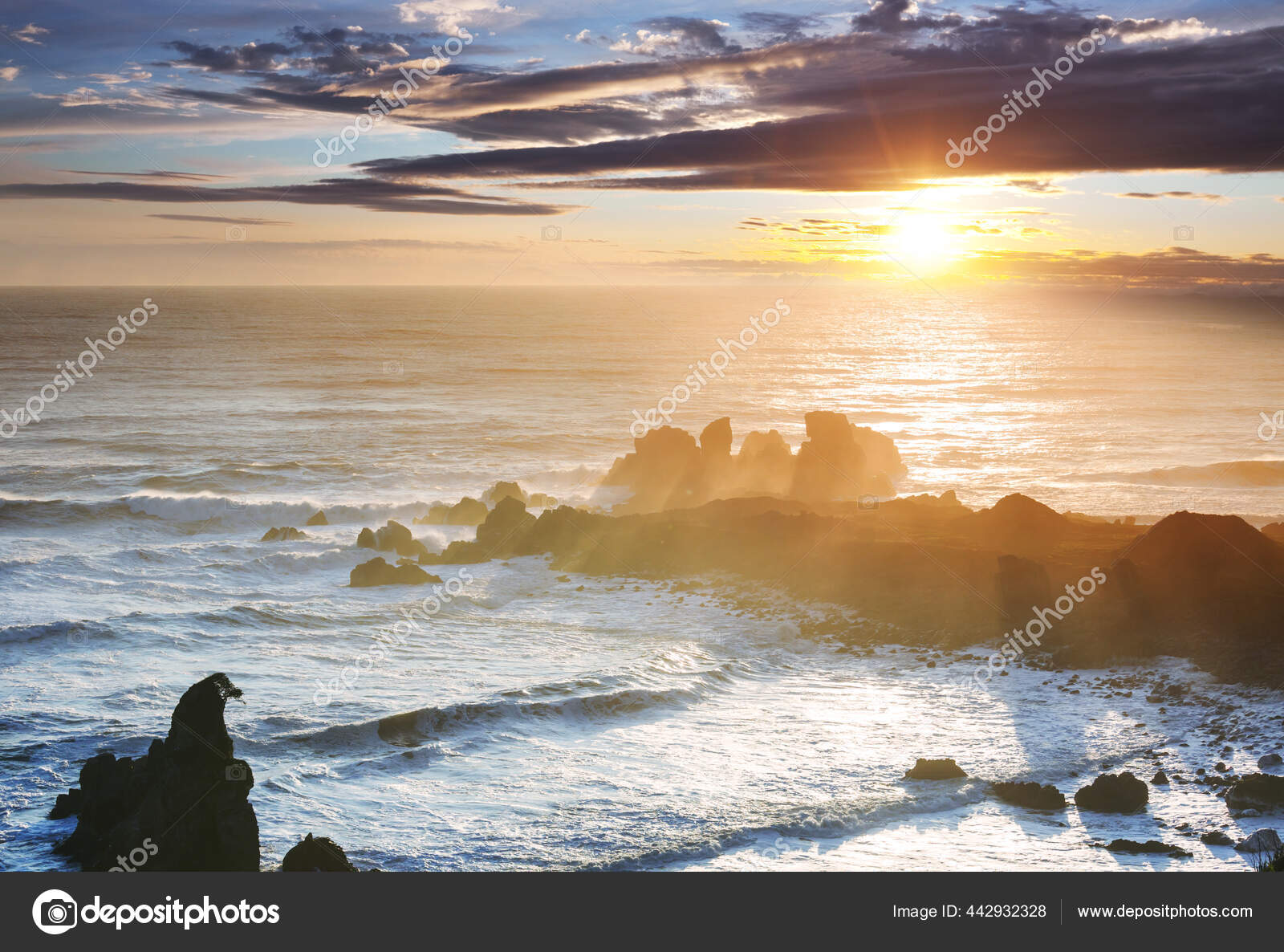 海の海岸での景色のカラフルな夕日 壁紙や背景画像に適しています 美しい自然景観 ストック写真 C Kamchatka 海の海岸での景色のカラフルな夕日 壁紙や背景画像に適しています 美しい自然景観 ストック写真 C Kamchatka