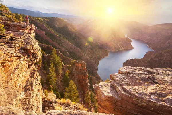 Hiker Flaming Gorge Recreation Area — Stock Photo, Image