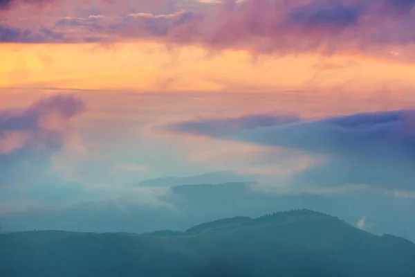 Misty Mountain Silhouette Sunrise — Stock Photo, Image