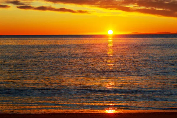 Escénica Puesta Sol Colores Costa Del Mar Bueno Para Fondo — Foto de Stock