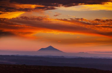 Yeni Zelanda. Güzel doğal manzaralar. Tongariro volkanı