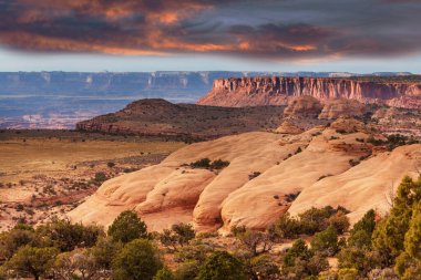 Utah, ABD 'de kumtaşı oluşumları. Güzel Alışılmadık manzaralar.