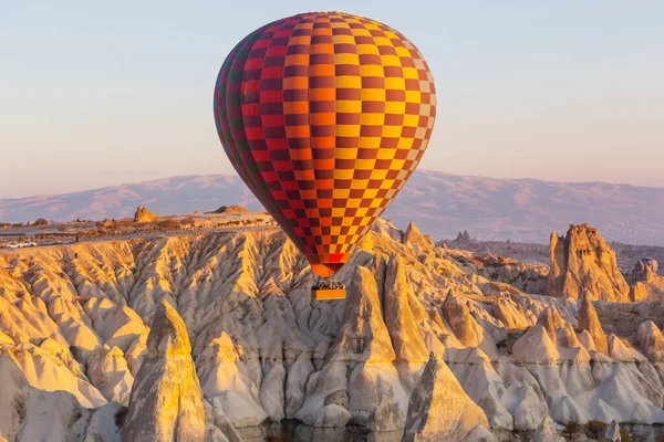 Barevné Horkovzdušné Balóny Národním Parku Goreme Cappadocia Turecko Slavná Turistická — Stock fotografie