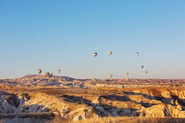 Barevné Horkovzdušné Balóny Národním Parku Goreme Cappadocia Turecko Slavná Turistická — Stock fotografie