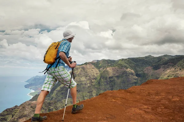 Escursionista Sul Sentiero Alle Hawaii Stati Uniti — Foto Stock