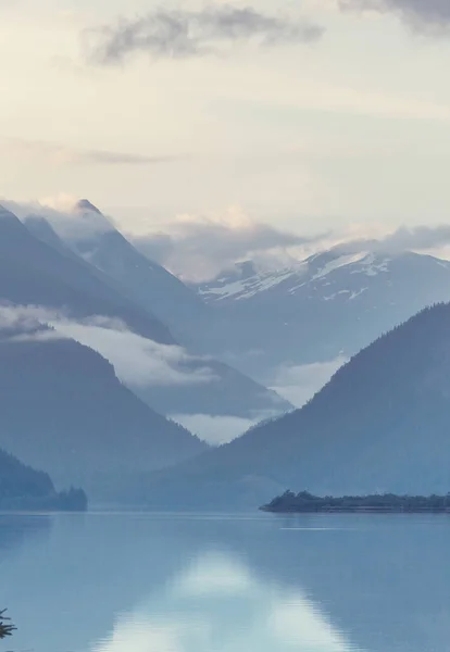 Escena Serena Junto Lago Montaña Canadá Atardecer —  Fotos de Stock
