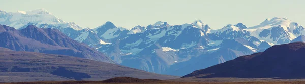 Malerische Berge Alaska Sommer Schneebedeckte Massive Gletscher Und Felsige Gipfel — Stockfoto