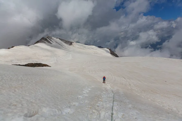 Subida Altas Montanhas Nevadas — Fotografia de Stock