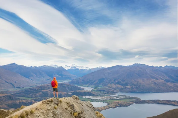 Reizigers Wandelen Roys Peak Nieuw Zeeland Meer Van Wanaka — Stockfoto